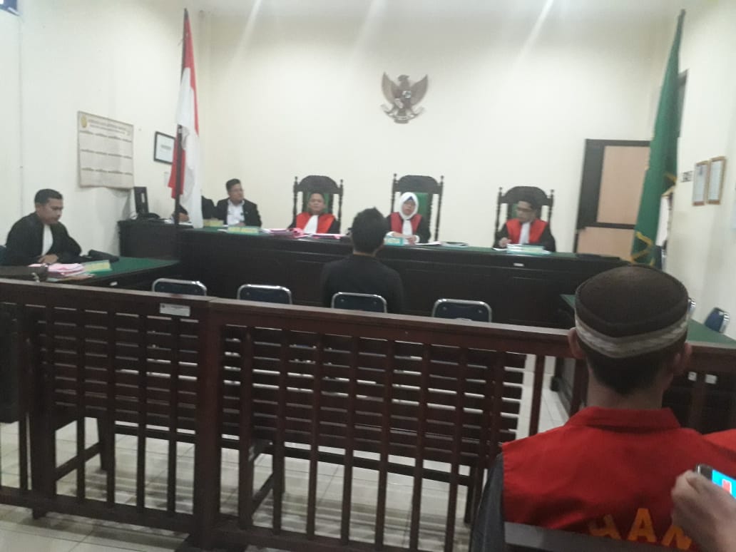 PERINTAH HAKIM PN PANGKALPINANG, "BOS ZIRKON" HO APRIYANTO KEMBALI KE LP TUA TUNU, AMAK BABEL URUNG DEMO 