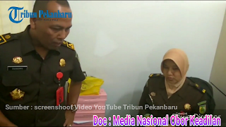 Heboh para penikmat dana BTT kembalikan uang , ternyata berasal dari sebuah amplop terpampang jelas bertuliskan 'Bupati Pelalawan'Riau 