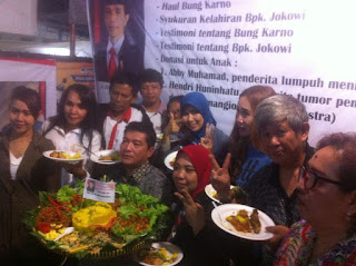 Ribuan Relawan Jokowi -JK dan Masyarakat  melakukan Doa Bersama di Pasar Malam Kwitang Dalam Rangka HUT Jokowi dan Haul Bung Karno