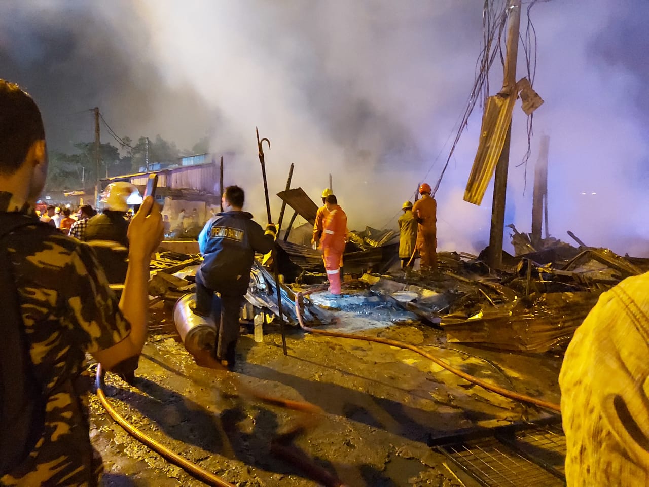Toko "Mainan Second Singapur" Dilahap Sijago Merah, di Sengkuang Batam Kepri