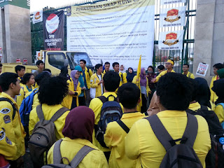 GEGER RICUH DIALOG PANSUS ANGKET KPK DENGAN MAHASISWA UI-ITB