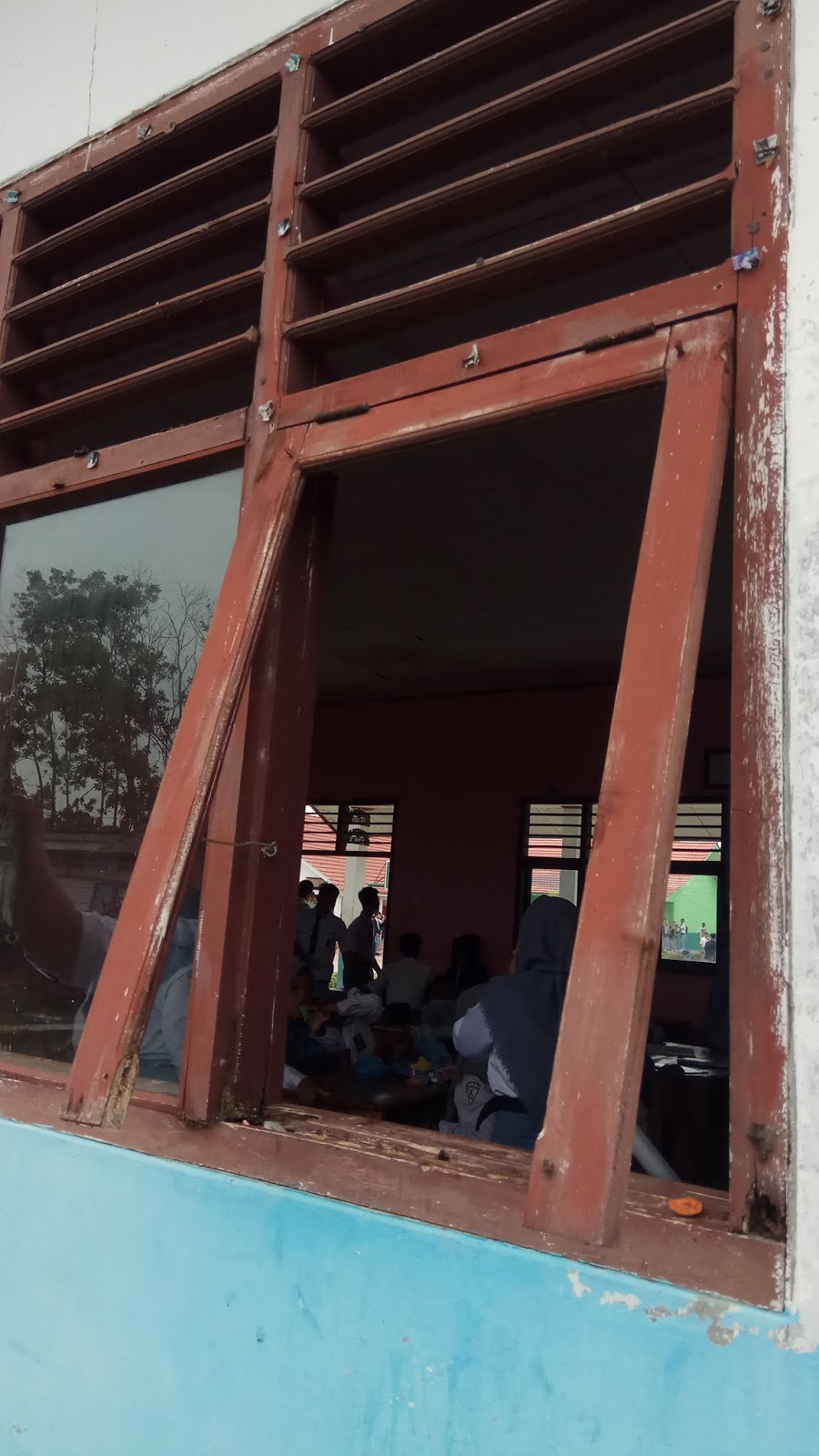 Warning!!..   Sekolah SMAN1 Rawajitu  Selatan Nyaris  Ambruk 