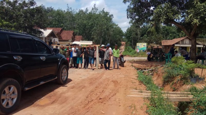 Kesabaran Habis, Warga Wira Bangun Blokir Jalan Proyek Tol Trans Sumatra