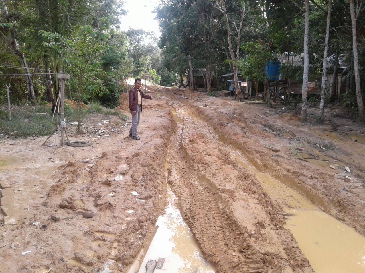 DPRD , PEMDA KOMPAK PURA PURA BUTA TULI PERIHAL KELUHAN MASYARAKAT DESA PANDRAN PERMAI KE DESA SIKAN KEC TUMPUNG LAUNG BARITO UTARA-KALTENG 