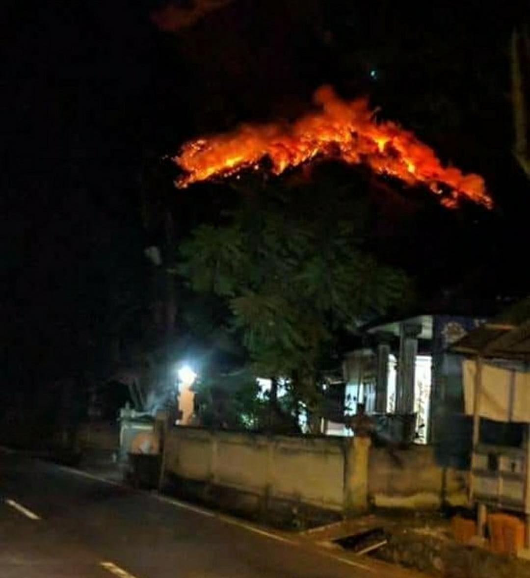 Bali Diguncang Dentuman Keras  , Semburan Api Membumbung Tinggi Dari Kawah Gunung Agung