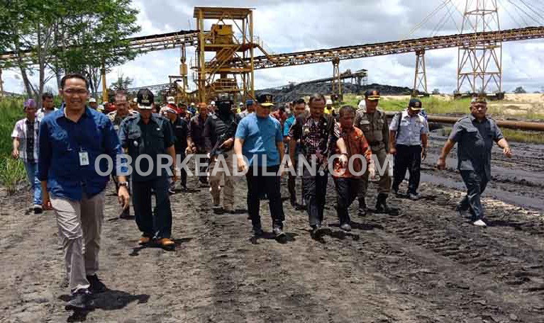 GUBERNUR KALTENG SIDAK KE STOCK FILE PT. AKT YANG DI DUGA ILLEGAL DI BARSEL