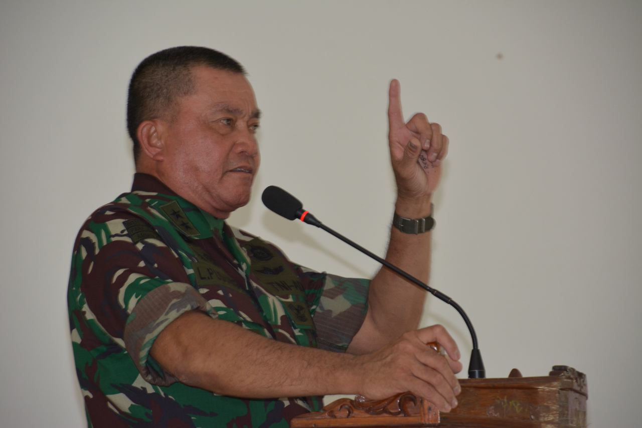 Mayjen TNI Lodewyk Pusung Asops Panglima TNI Di Kodam Cenderawasih Mayonif 751/Raider