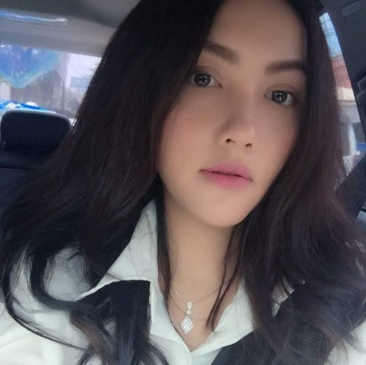 Profil Dewi Salma, Model, Pengusaha & Putri Ulama