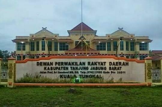 DPRD MENYATAKAN SIKAP MENOLAK PERPANJANGAN WAKTU UNTUK PT. TANJUNG JABUNG POWER