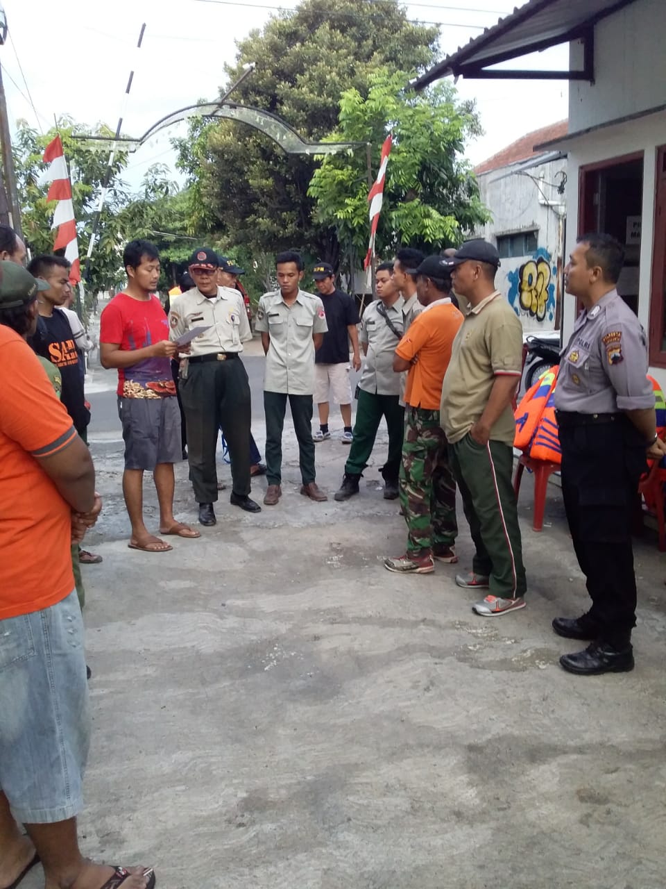 Peran Aktif Babinsa Mangkubumen Dalam Latihan Simulasi Kegiatan Pos Kamling