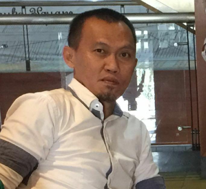 Rahman Kholid : Kebijakan Bupati Pesisir Barat Sarat Masalah