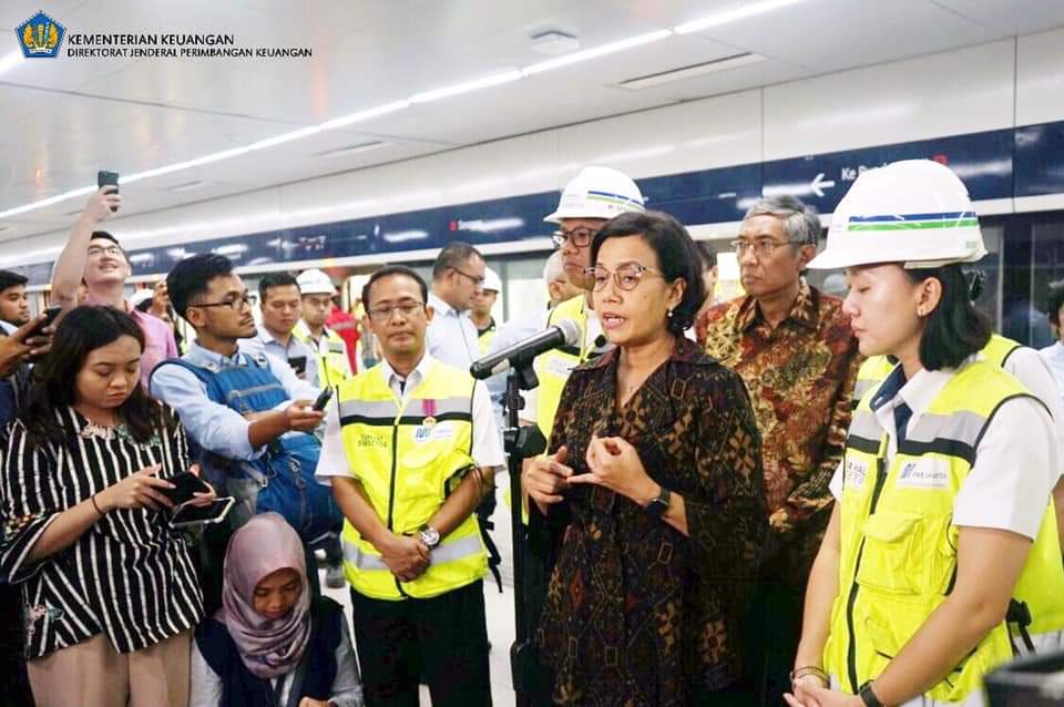 Menkeu Sri Mulyani Tinjau Mass Rapid Transit ( MRT ) Rute HI-lebak Bulus