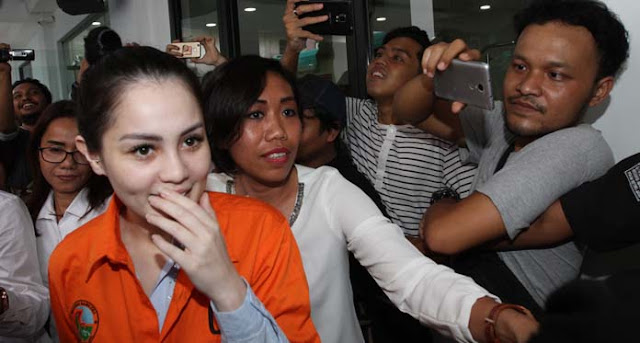 Meski Ditangkap dan Minta Maaf Jennifer Dunn Tetap Cengengesan 