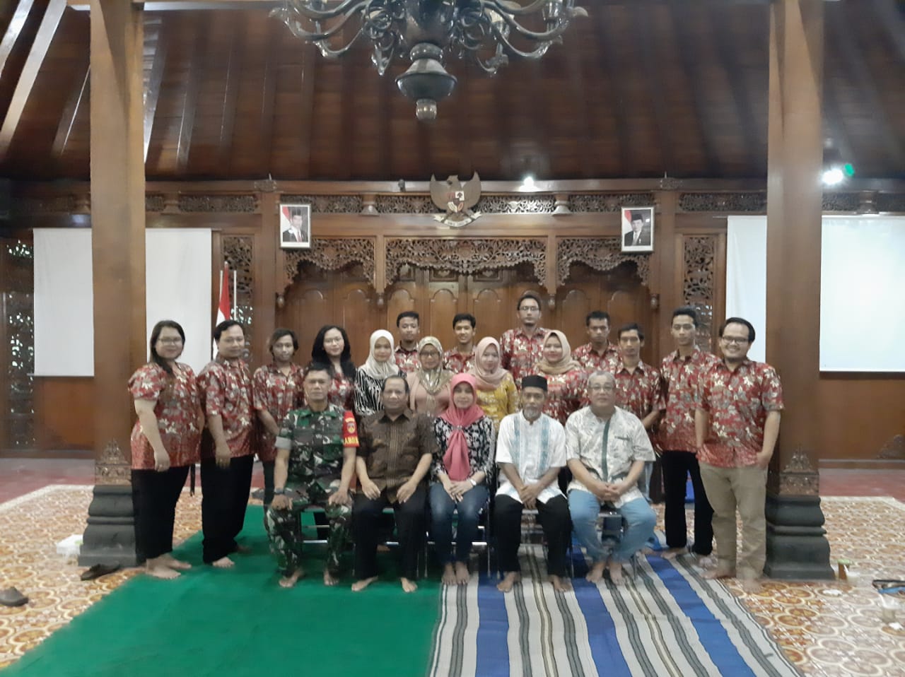 Babinsa Kelurahan Jebres Buka Puasa Bersama Karang Taruna Indonesia (KTI)