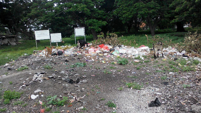PENGUNJUNG : PAK MENTRI MAKAM PAHLAWAN NASIONAL DI SERANG, BANTEN, BERUBAH JADI TEMPAT SAMPAH