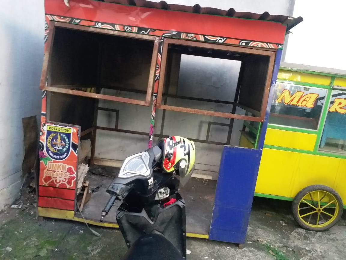 Disdagin Depok Bikin Gerobak UMKM Jadi Sarang Tikus, Terlantar di Halaman Alfa dan Indomaret 