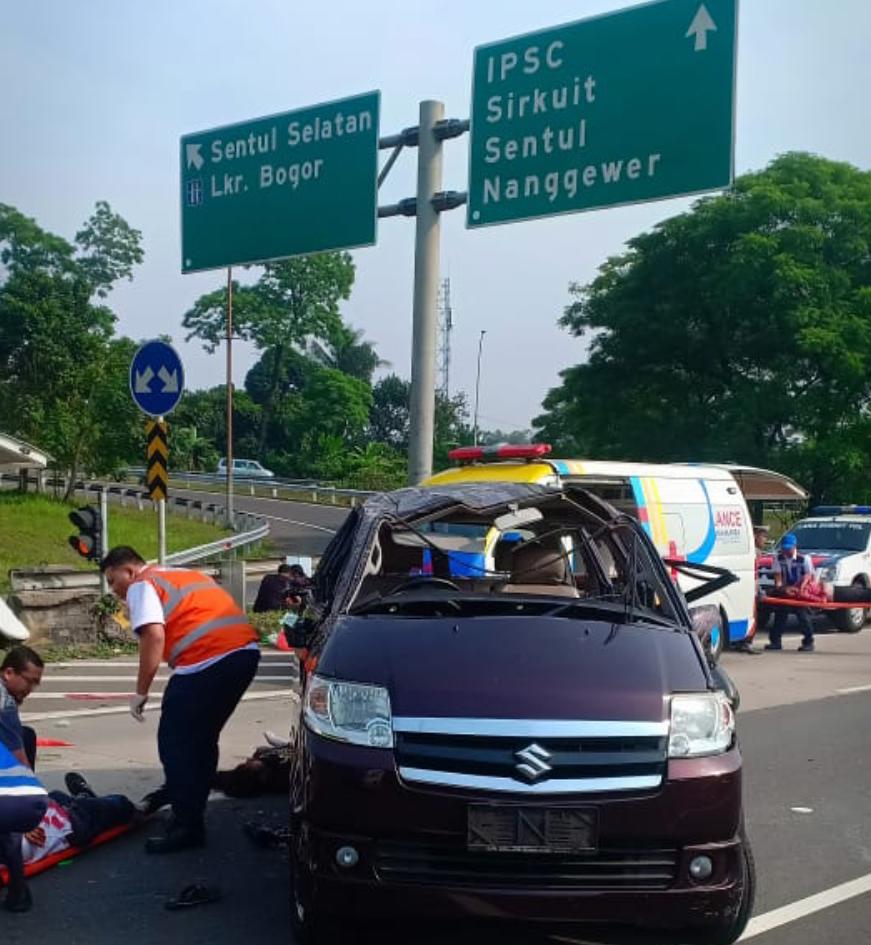 3 Tewas Diduga Umat Mau Gereja Laka Tunggal Ban Pecah di Tol Jagorawi