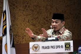 Ketua F-PKS: Tahun 2018 Pemerintah Harus Kerja Keras Tingkatkan Kesejahteraan Rakyat