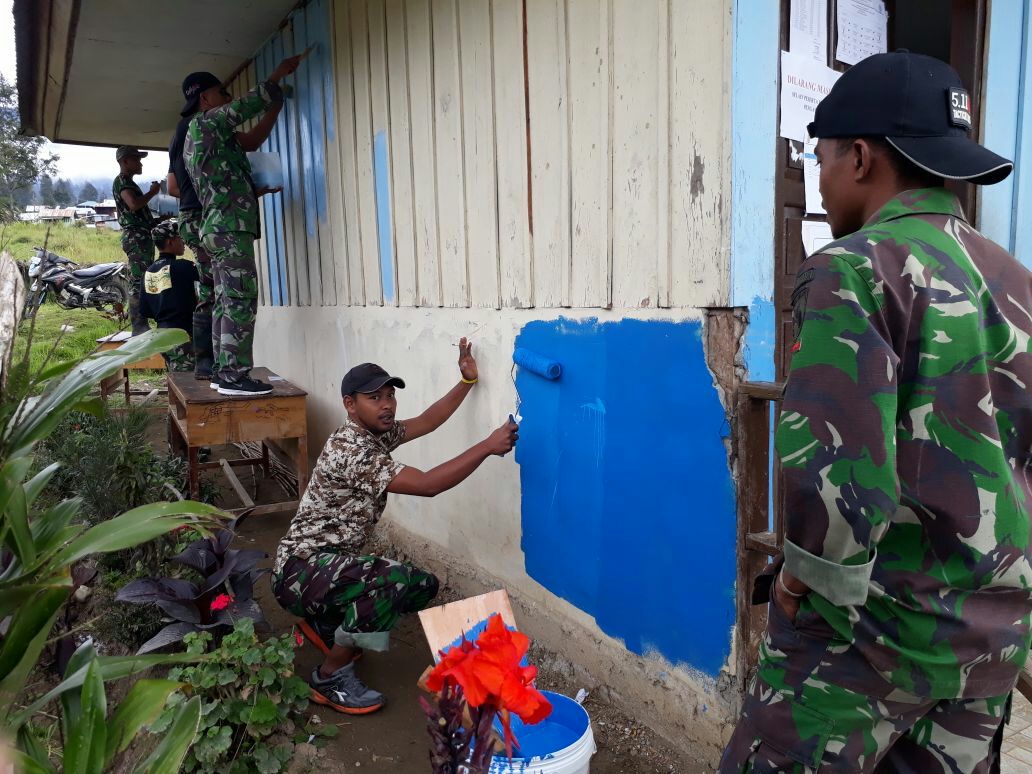 Pengecetan SMP Negeri 1 Ilaga Dilakukan Satgas Pamrahwan Yonif RK 751/VJS