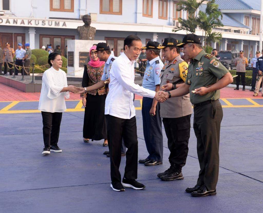 Presiden Joko Widodo Didampingi Ibu Negara Iriana Bertolak Menuju Provinsi Sulawesi Utara Untuk Melakukan Kunjungan Kerja 