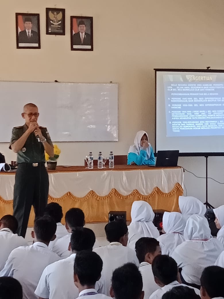 Pasukan Dandim 0414/ Belitung Ajarkan Pendidikan Bela Negara ke 356 murid Dan Guru SMAN 1 DAMAR.