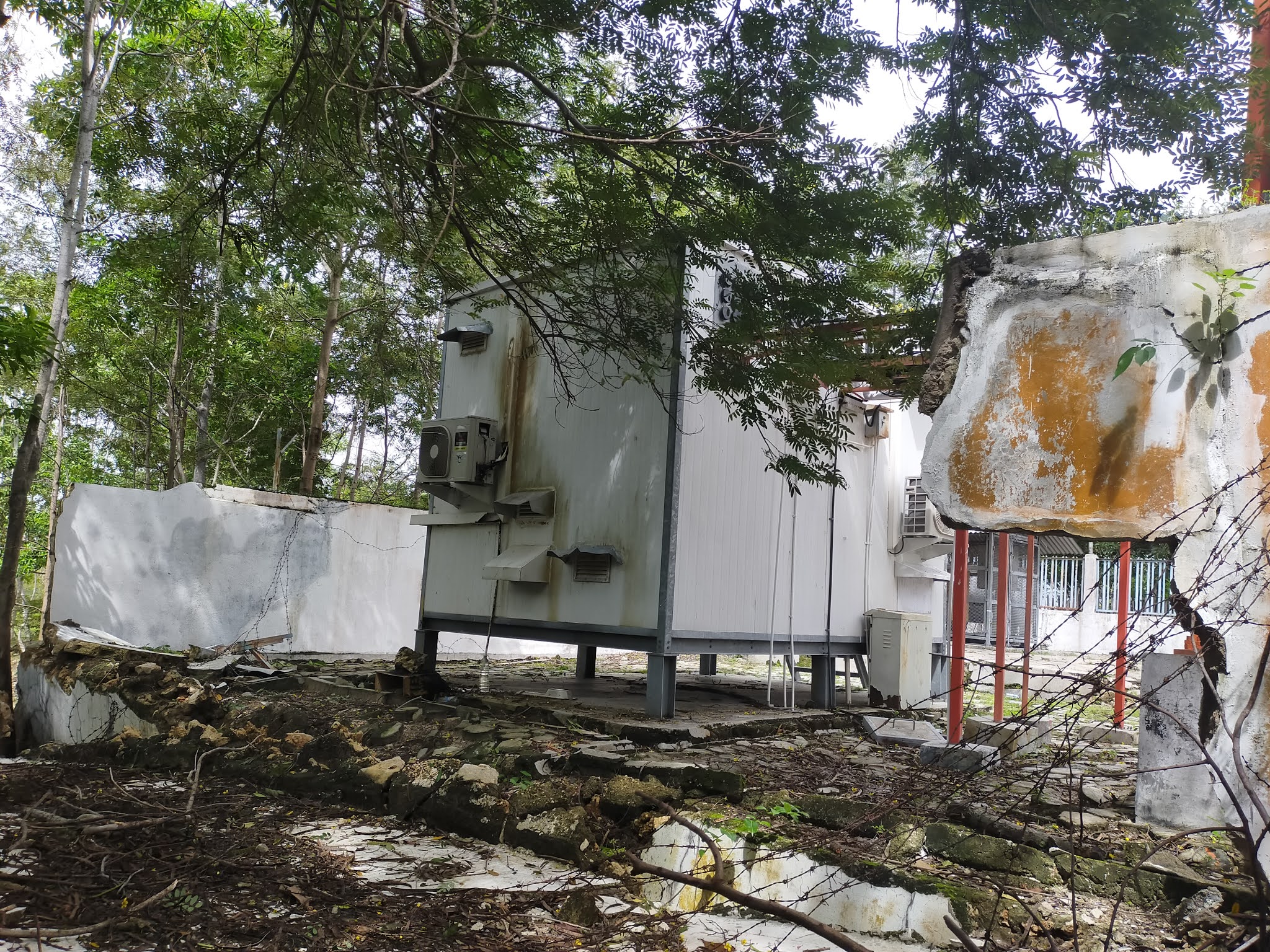 Pagar  Menara BTS Sambuku "Roboh" Katel Segera Laporkan ke pihak Telkomsel NTT