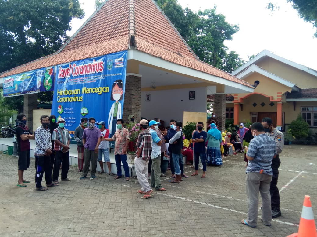 Kisruh Penyaluran Bansos Covid-19, Puluhan Warga Desa Talkandang Lurug Kantor Camat
