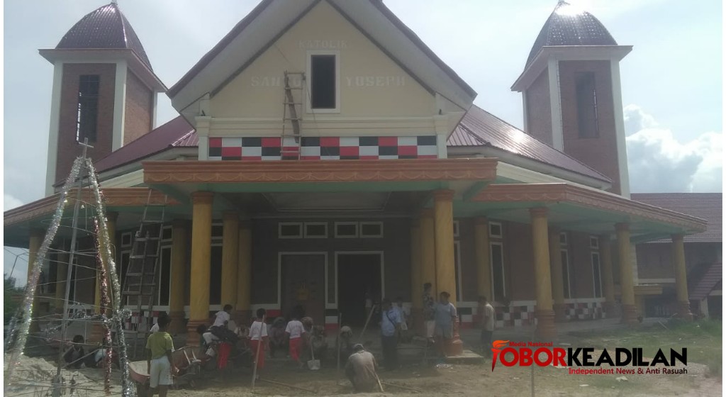 Umat Katolik Bersuka Cita Gotong Royong Beresin Gereja Baru St Yosep Parsoburan 