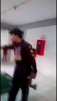 Pria Menggila Bawa Kapak , Gergaji Treak Treak kesetanan di Hadapan Warga sedang Ibadah di Jakarta Timur