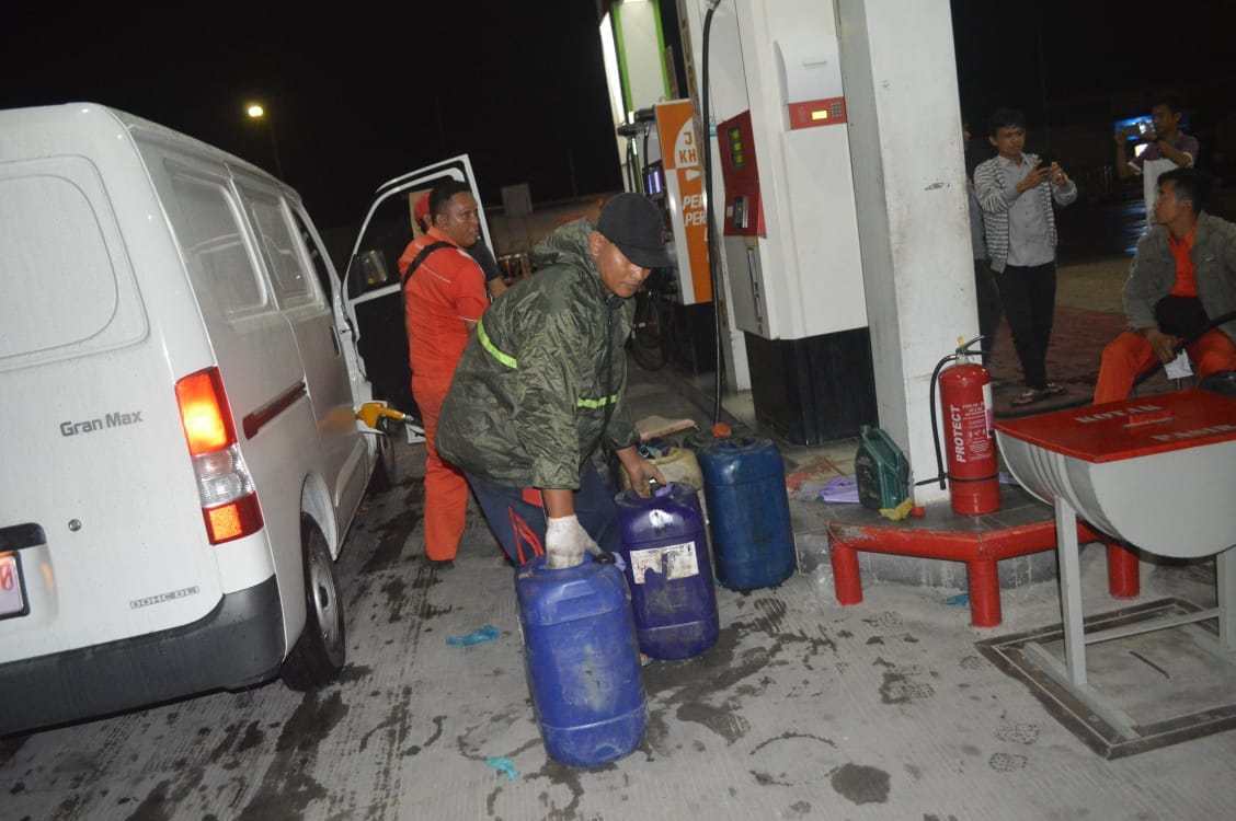 SPBU 24.345.107 Terminal Menggala Stok BBM Premiumnya 8 Ton,Diduga 5-6 ton Di Curi Mafia Hitam [ Pengecor ]