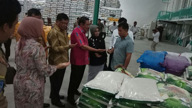 Komite II DPD RI Tinjau Pengolahan Beras Premium Di Makasar. 