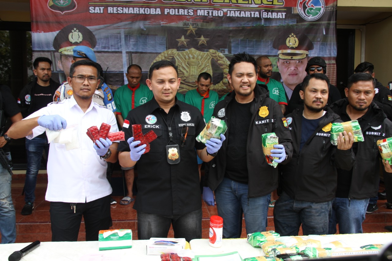 Polres Jakbar Berhasil Bongkar Kembali Sindikat Internasional Penyuplai Narkoba Di Perumahan Permata Cengkareng