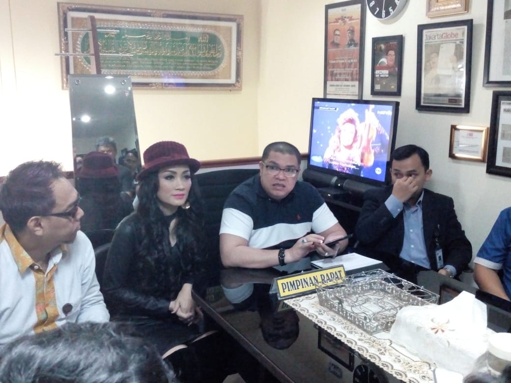 Lucinta Luna Resmi Dikeluarkan dari Duo Bunga, Ratna : Benar Lucinta Luna Transgender 