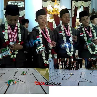 HEBAT... SANTRI MAMBAUS SHOLIHIN BLITAR BORONG JUARA ROBOTIK GAMES