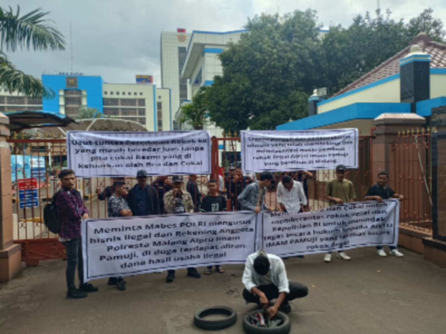 Skandal Rokok Ilegal: AIPTU Imam Pamuji Diduga Terlibat, Lingkar Mahasiswa Gelar Aksi 