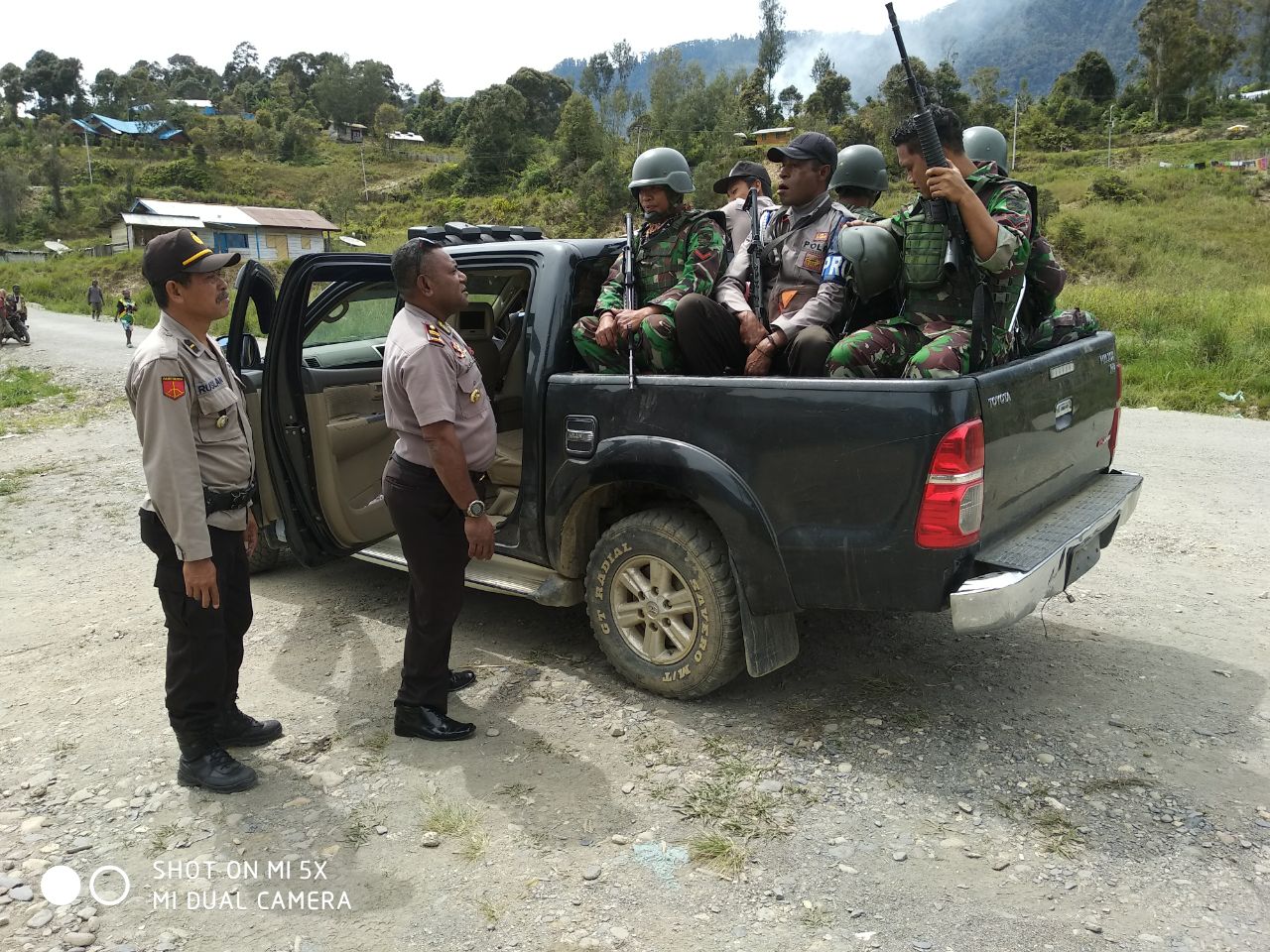 Polri Dan TNI Gelar Patroli Gabungan Di Intan Jaya