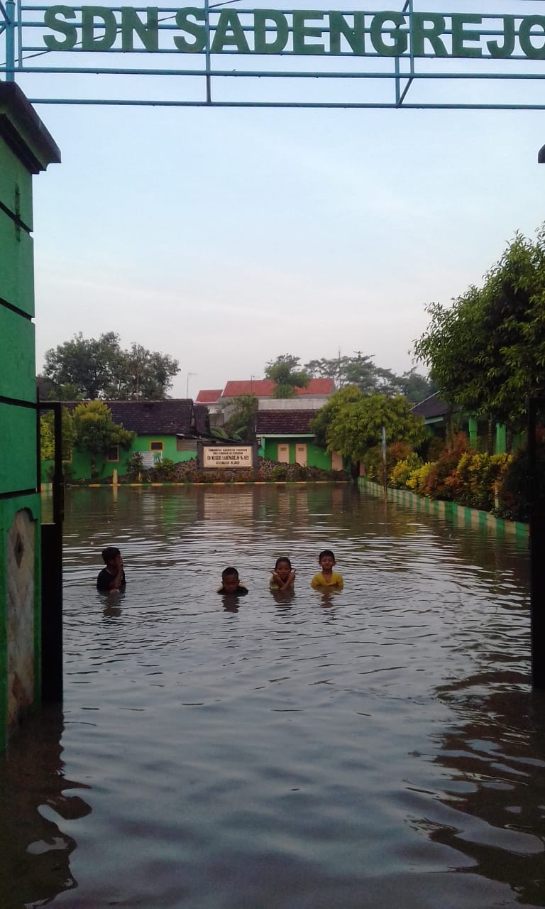 Musim Hujan, Pasuruan Dikepung Banjir Aktivitas Warga Nyaris Lumpuh 