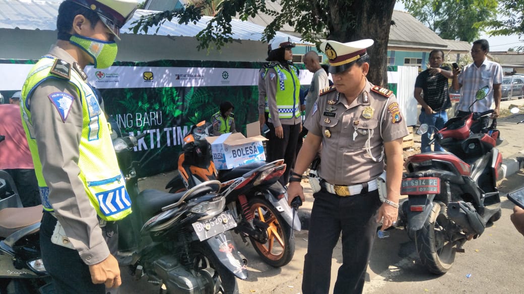 Razia kali ini,  AKP Herryanto Amankan 11  kendaraan di depan PT. Timah 