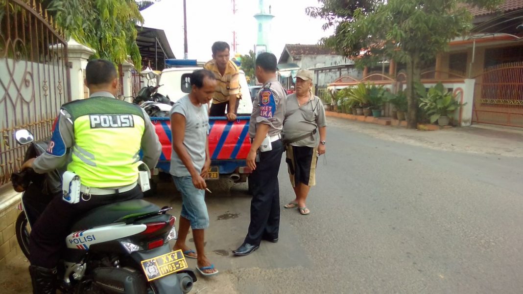 Pengendara Sepeda Motor Tewas  Terlintas Truk