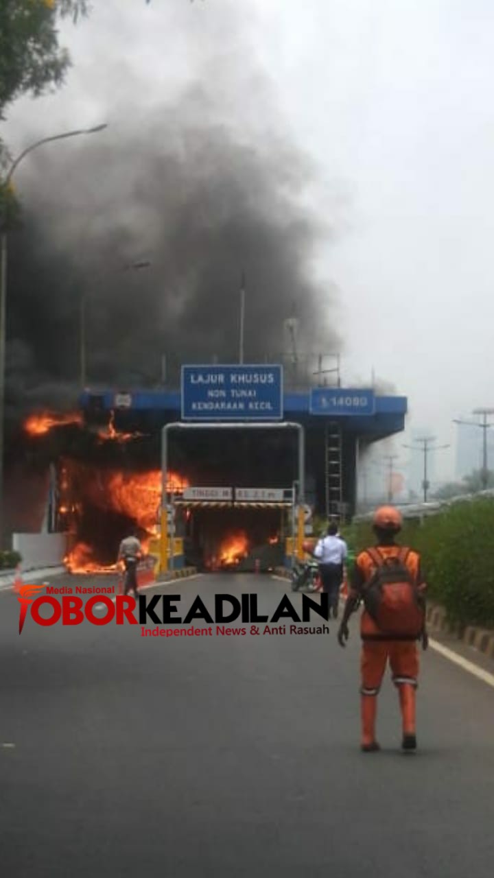 Gerbang Tol Terbakar
