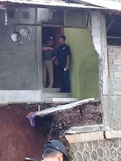 ENAM RUMAH RINGSEK AKIBAT LONGSOR DI WILAYAH BINTARO JAKARTA SELATAN
