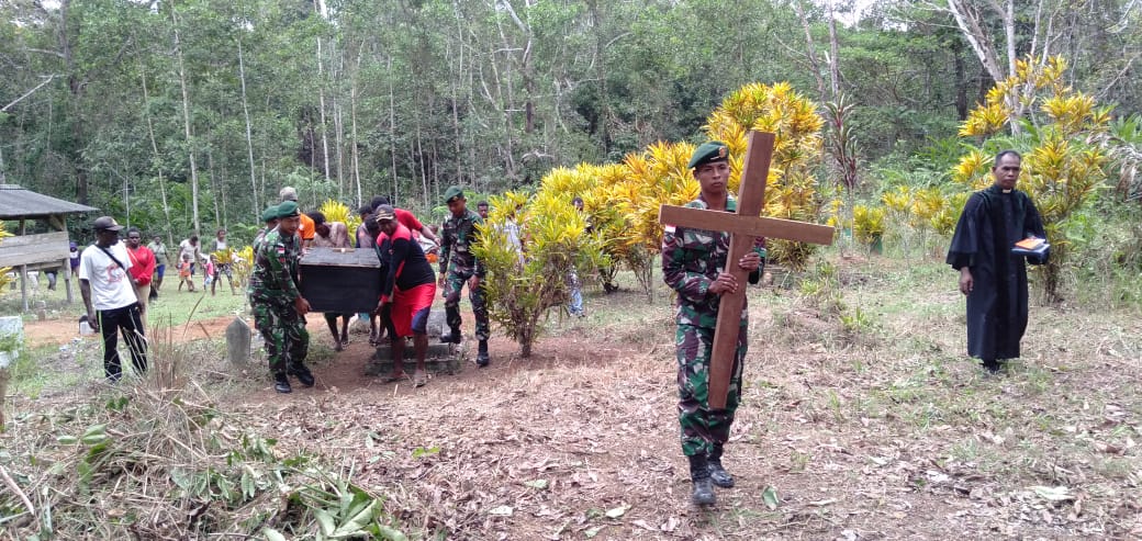 Penguburan Warga Dibantu Satgas Yonif MR 411/PDW Kostrad, Sebagai Bentuk Manunggal