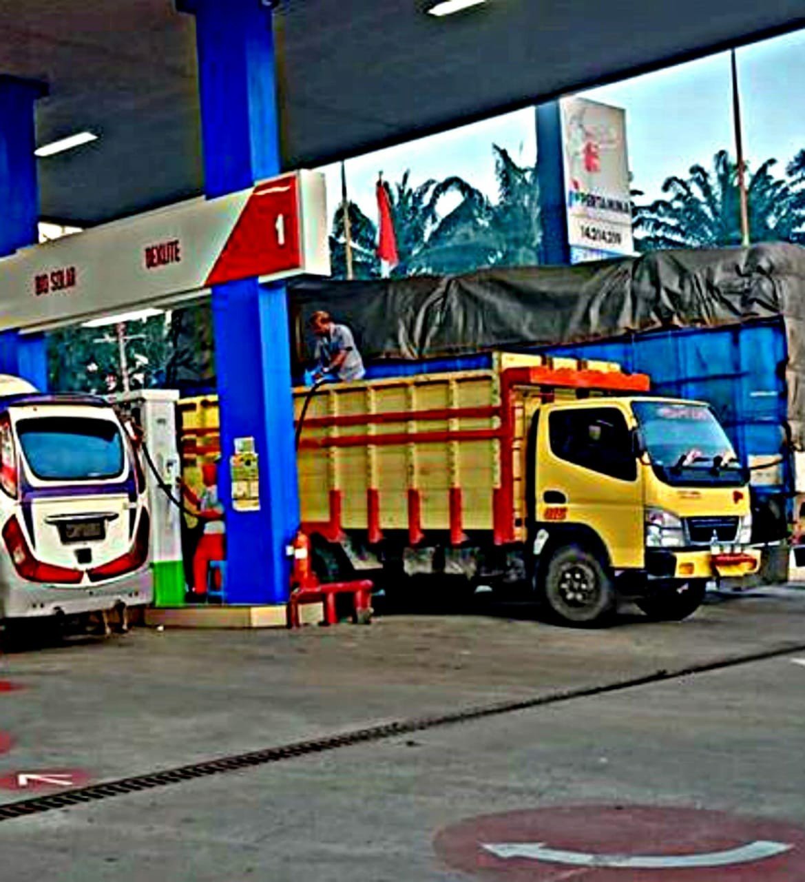 PT. LABUHAN BATU INDAH (LBI) DISINYALIR TERUS MENGGUNAKAN  BBM SOLAR BERSUBSIDI UNTUK KENDARAAN TRUK DAN ALAT BERAT