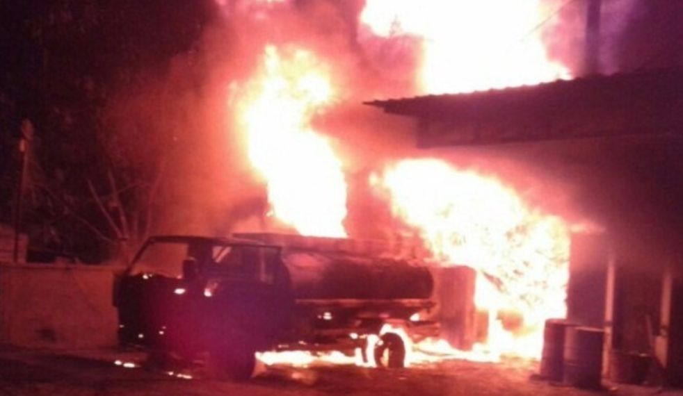 AKIBAT LEDAKAN TANGKI BBM SAAT SUPLAI SATU RUMAH LUDES TERBAKAR