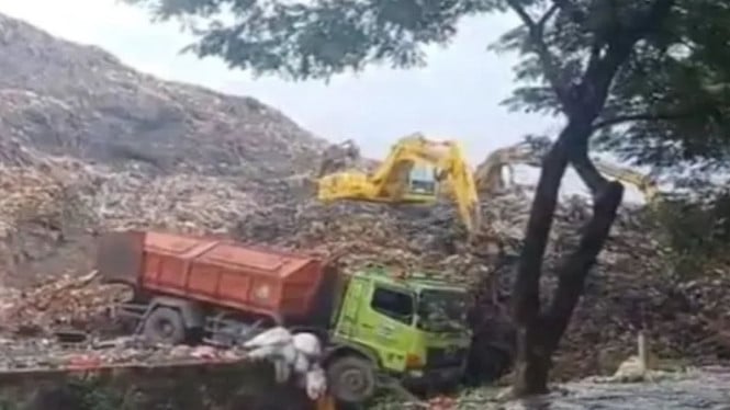 Tragedi Longsor Sampah di Bantargebang: Empat Nyawa Melayang, Dua Selamat dalam Insiden Mengerikan