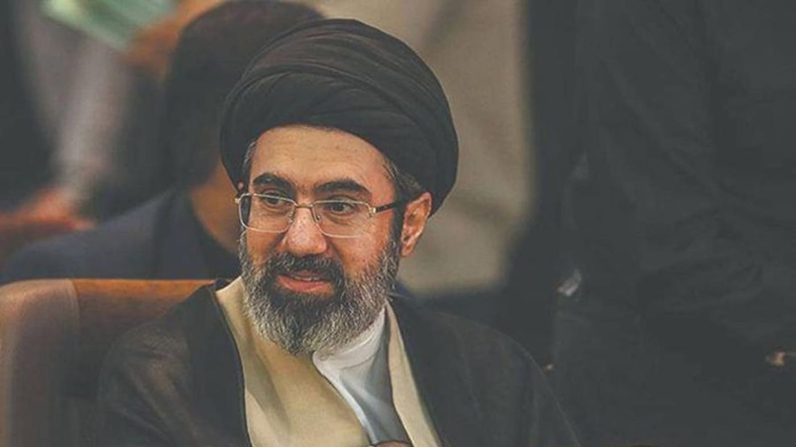 Dinasti Kekuasaan di Teheran: Mojtaba Khamenei dan Dilema Transisi Kepemimpinan Iran