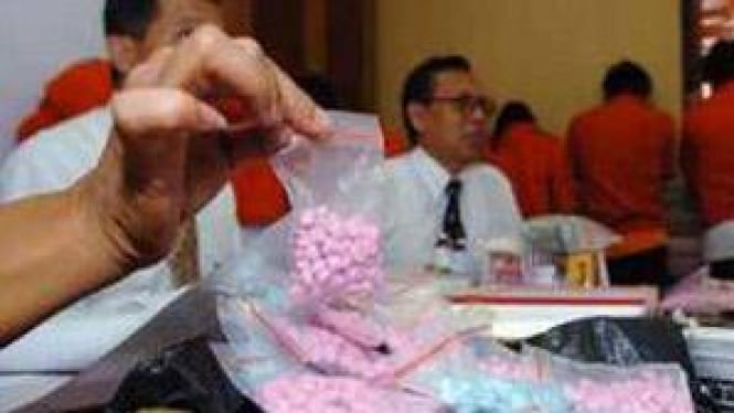Operasi Besar-besaran Polisi Bekasi: Tujuh Tersangka Diamankan dalam Penggeledahan Rumah Mewah di Jatisampurna