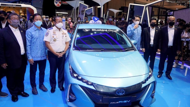 Bluebird Eksplorasi Teknologi PHEV untuk Modernisasi Armada Taksi Nasional