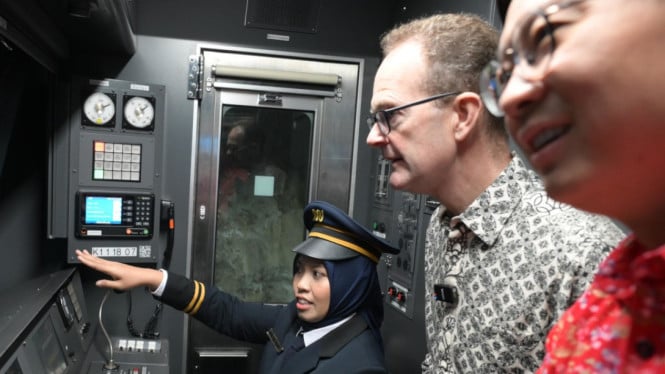 Dari Rel MRT Jakarta ke Universitas Bergengsi Inggris: Kisah Inspiratif Masinis yang Raih Gelar Master