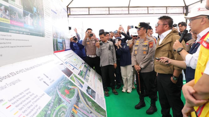Kapolda Sumsel Pastikan Jalur Mudik Aman: Tinjauan Langsung Tol Kapal Betung Dimulai